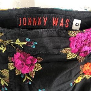 🎉Host Pick🎉JOHNNY WAS * Black Flare Embroidered Skirt